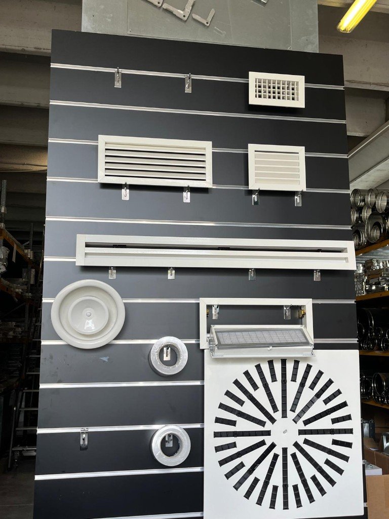 Griglie e diffusori per impianti di ventilazione e canalizzazione aria